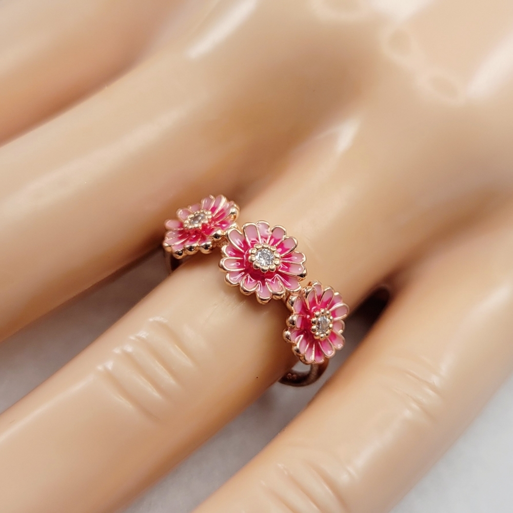 Rose Gold Three Flower Ring - Picture 10 of 13